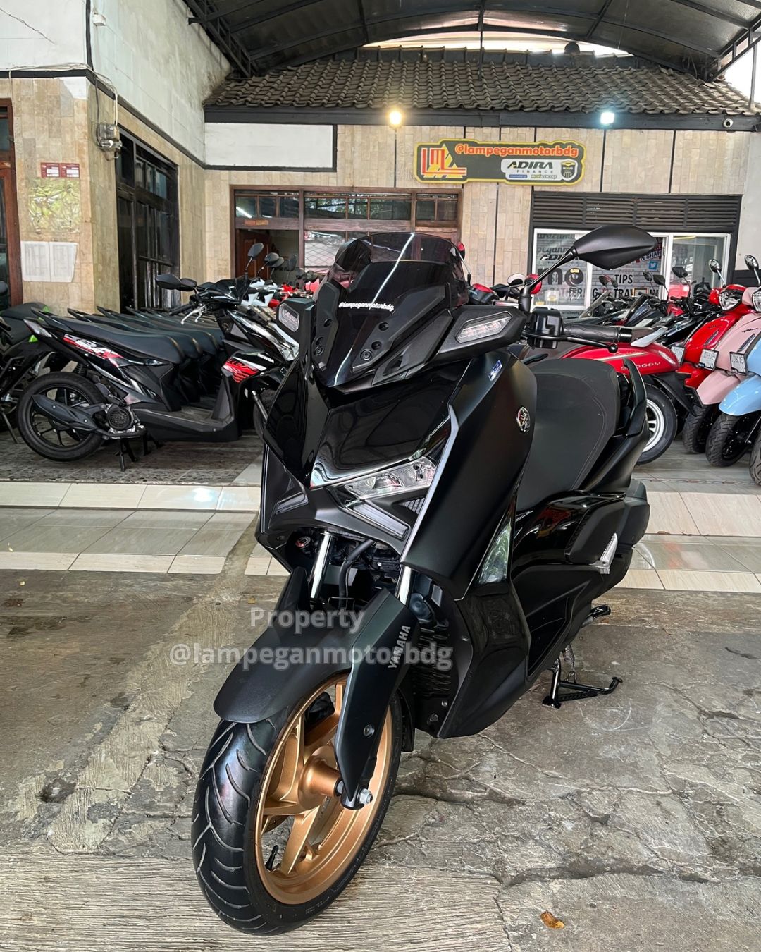 YAMAHA XMAX ABS