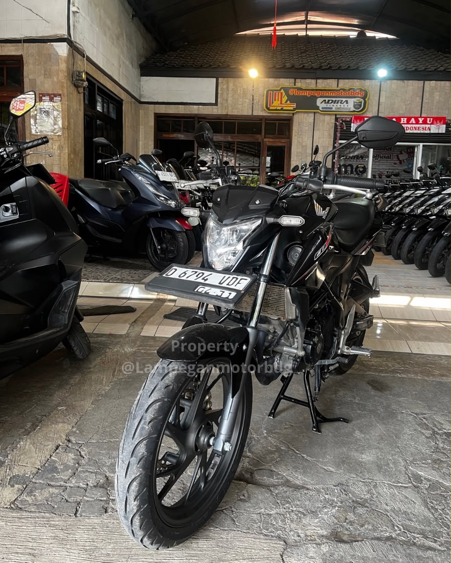 HONDA CB 150 R