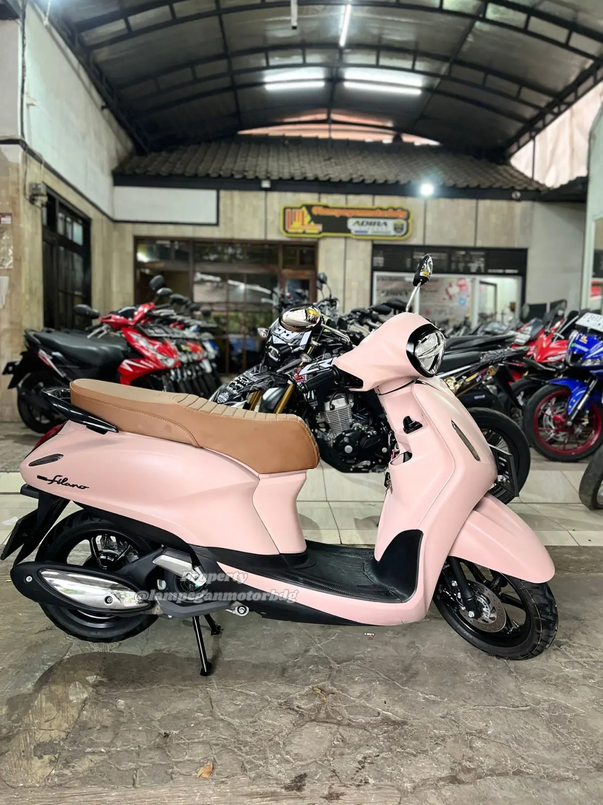 YAMAHA GRAND FILANO NEO